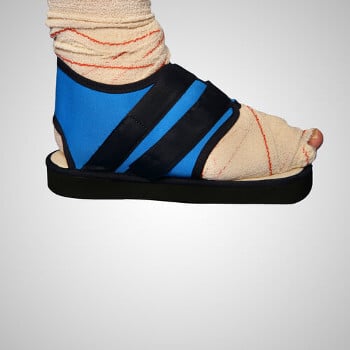 Zapatilla para escayola operación pie